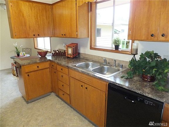 2nd image of 4040 26th Ave NE