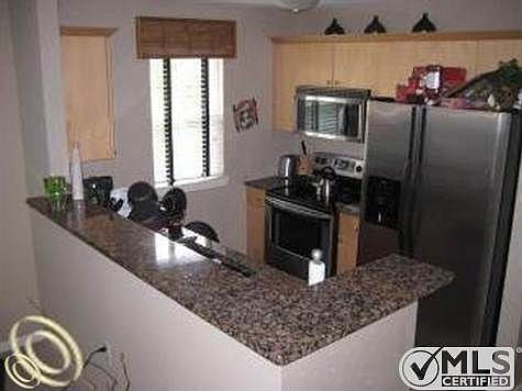 Kitchen w/ Granite!