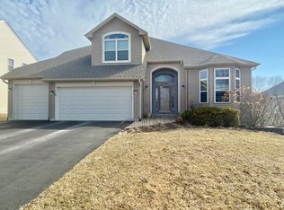 2167 Barrington Dr W, Aurora, IL 60503