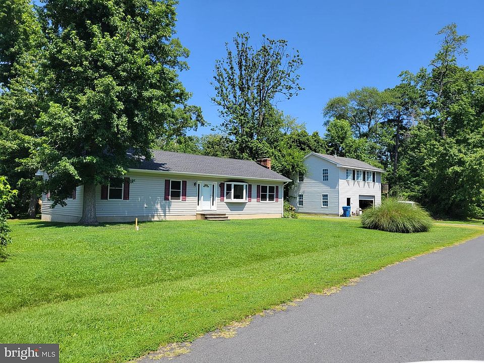 2nd image of 412 McKay Rd