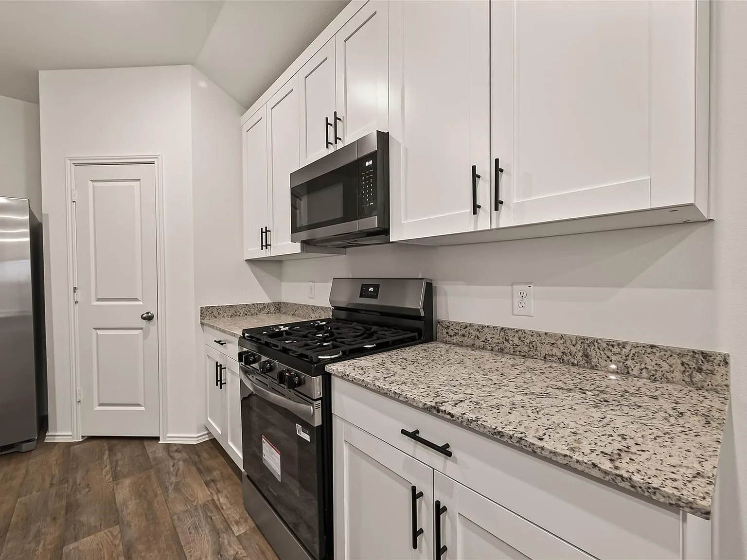 4 bed, 2.0 bath, 1544 sqft, $1,950 — Photo 2