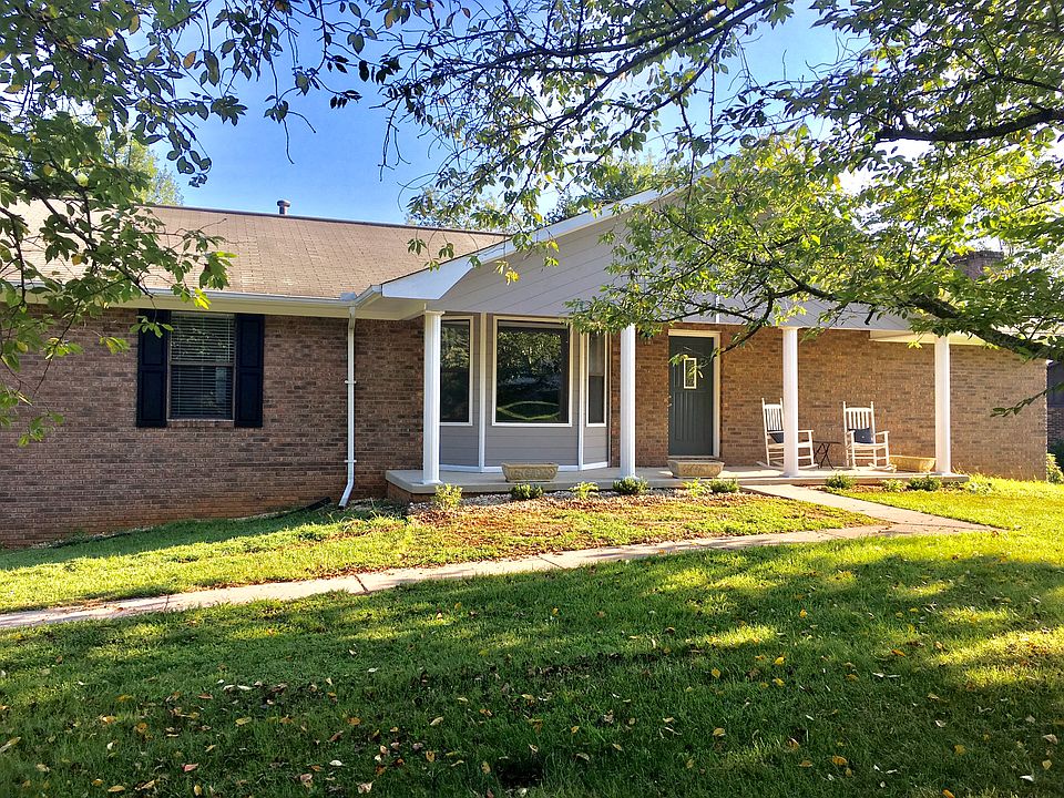 2nd image of 996 Cedar Trace Ln