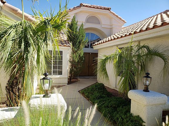 Courtyard like entry