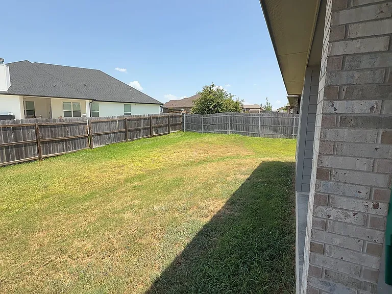 2029 Horatio St — Photo 22