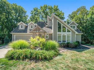 14909 NW 72nd St, Parkville, MO 64152