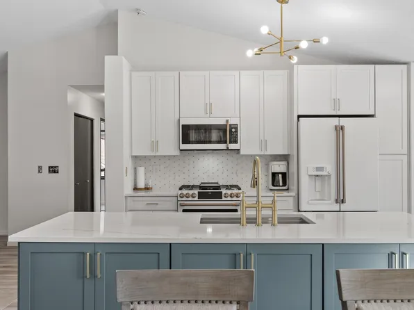 9073 Sequoia Rd, Woodbury, MN 55125