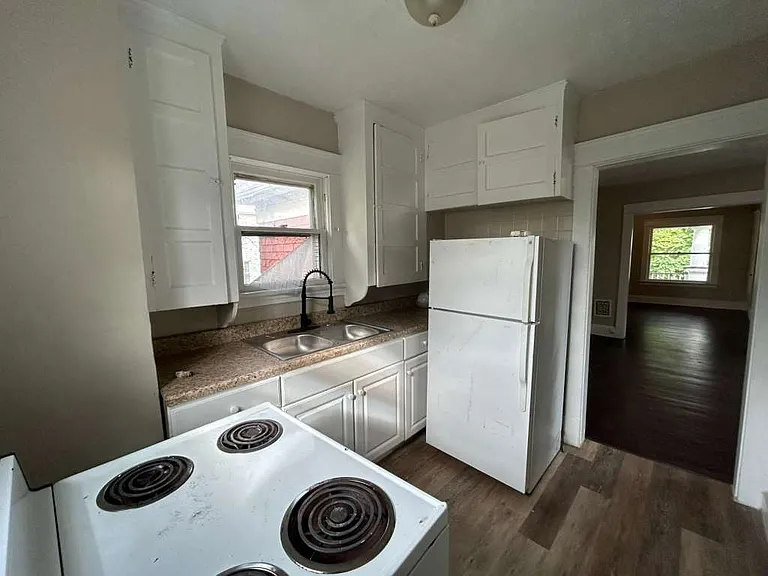 750 E 96th St #1 — Photo 15