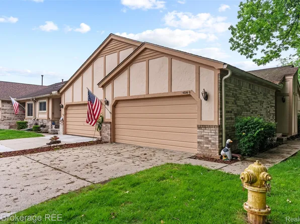 42269 Birch Tree Ln, Clinton Township, MI 48038