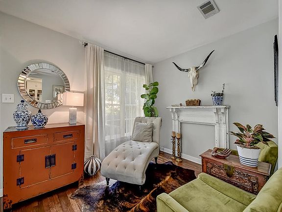 5th image of 1717 Valeria St