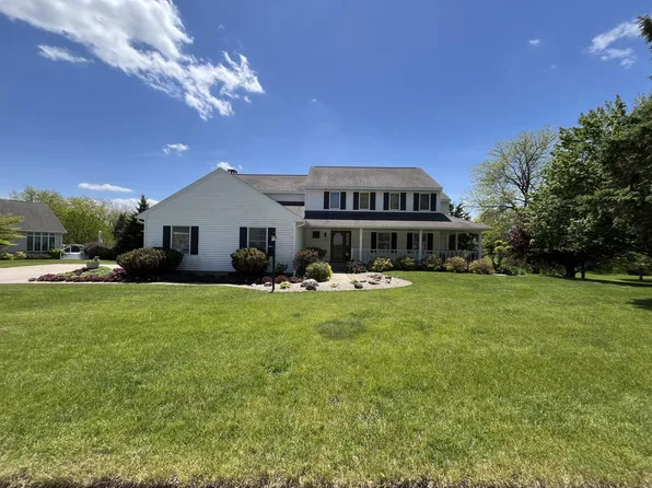 1204 1st Ave NE, Waverly, IA 50677