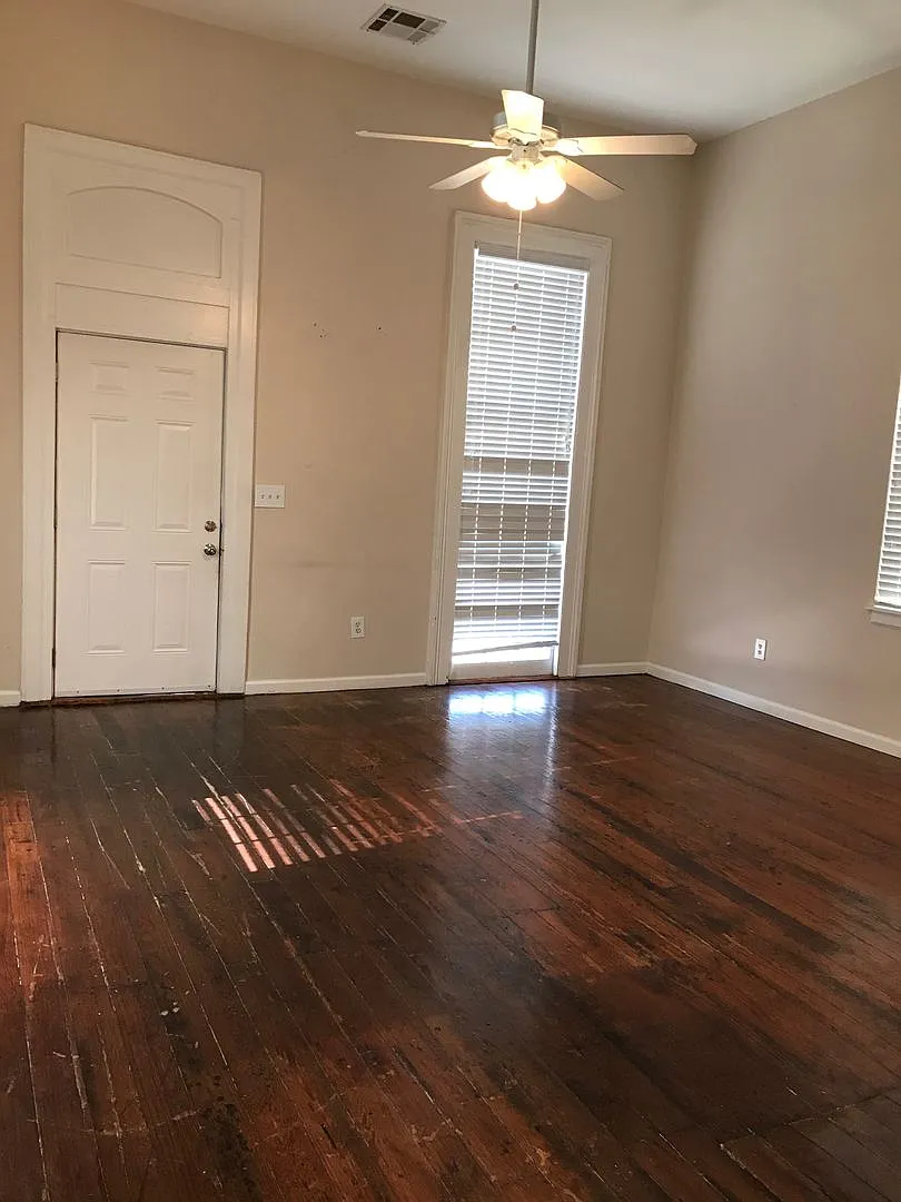 Spacious 3 Br/2 Ba Rental In Mid-City With Backyard And Driveway (Section 8 Not Accepted) — Photo 3
