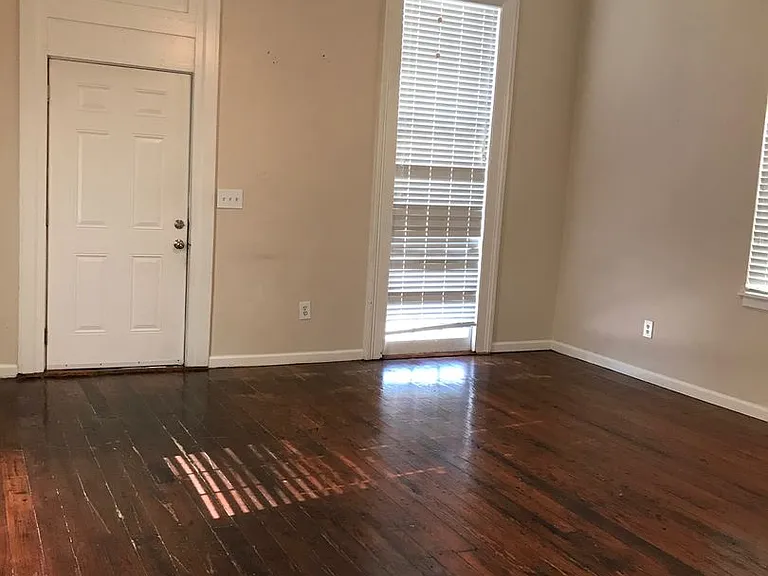 2517 Palmyra St — Photo 3