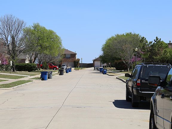 4th image of 2408 Texoma Dr