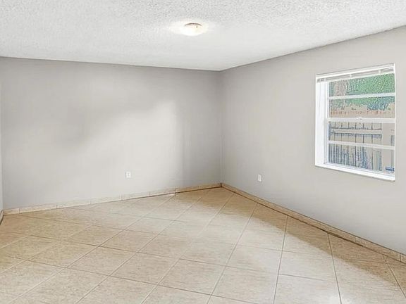 5th image of 1521 N Park Rd