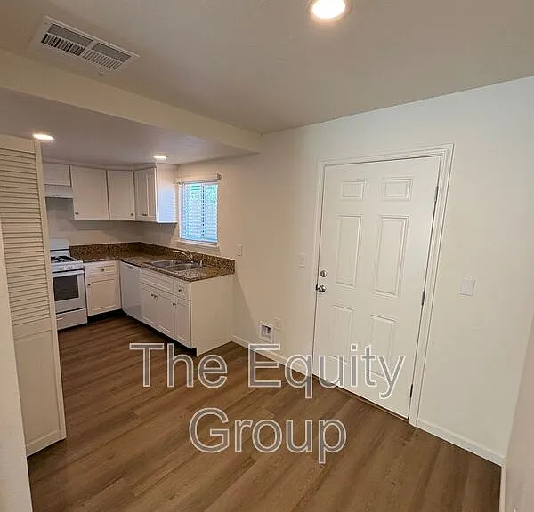 1473 Ben Franklin Ave — Photo 9