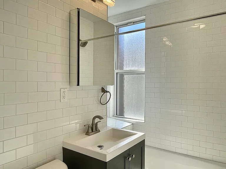 652 W 189th St #5L — Photo 5
