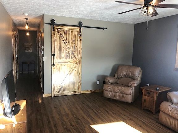 5th image of 402 W Church St