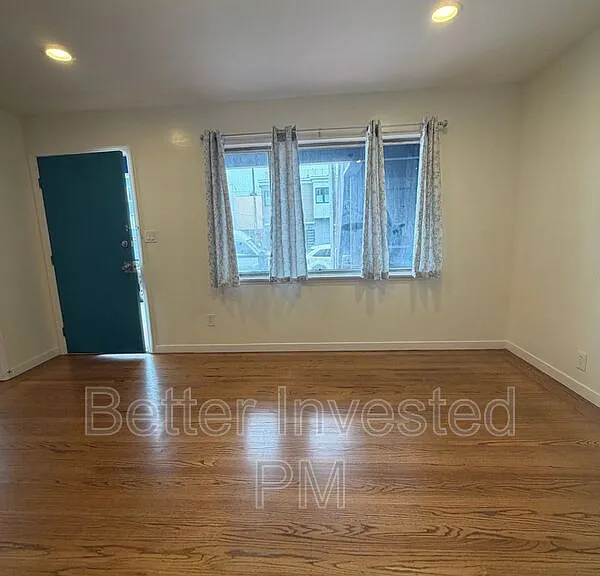 2400 39th Ave #2 — Photo 3