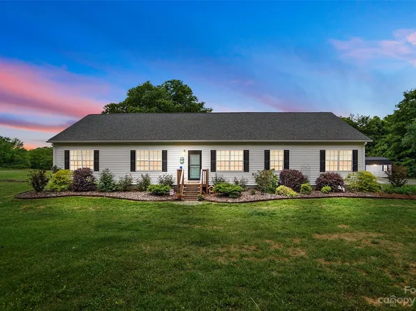 2752 Long Run Farm Rd, Mount Pleasant, NC 28124