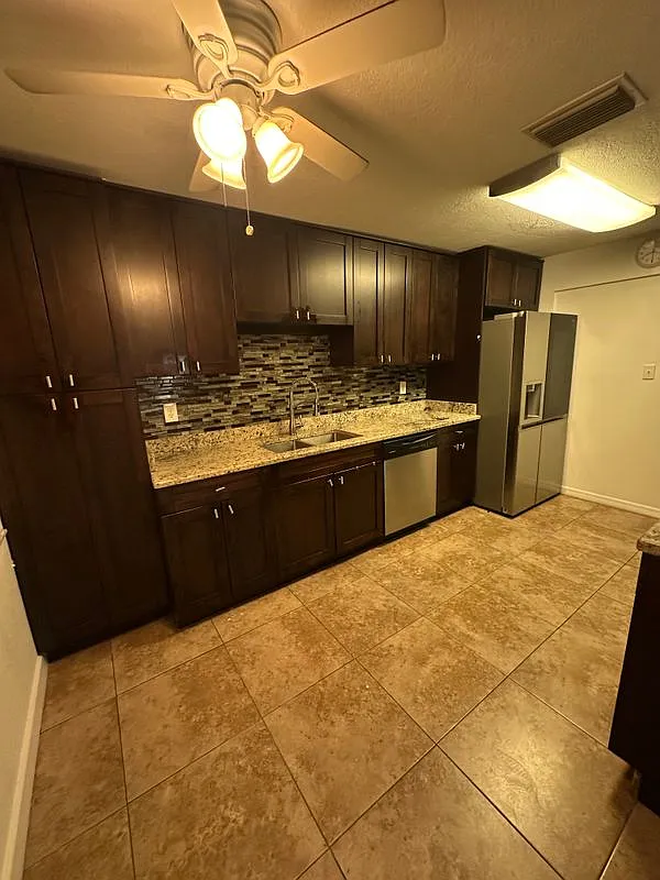 2 bed, 1.0 bath, 1236 sqft, $2,150 — Photo 2