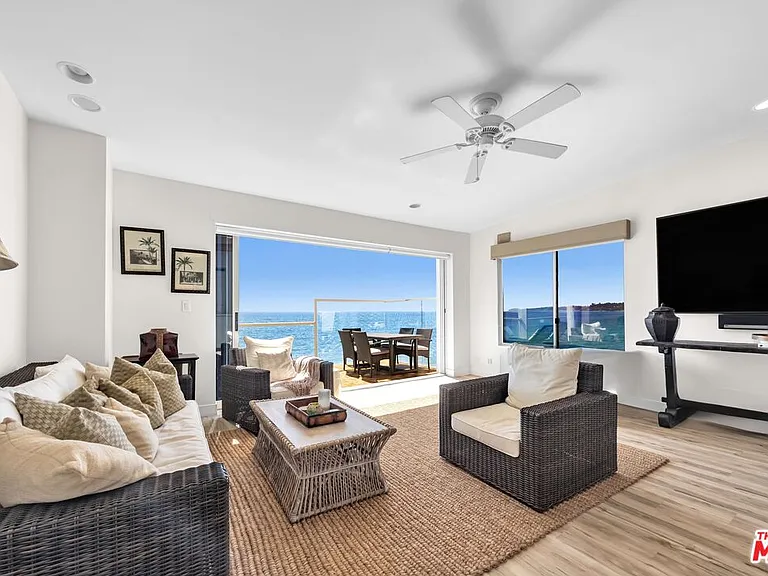 25444 Malibu Rd — Photo 8
