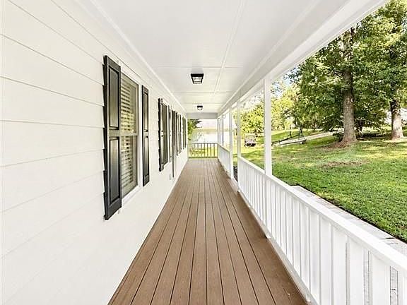 4th image of 135 Willow Shoals Dr