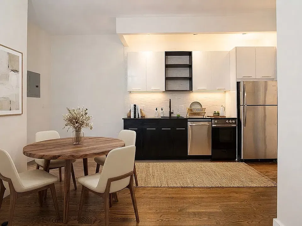 194 Scholes St #3C