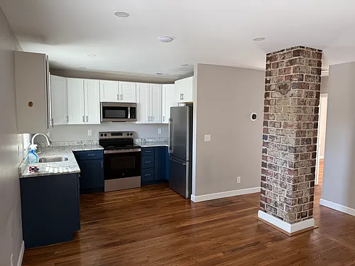 327 E State St Photo 1