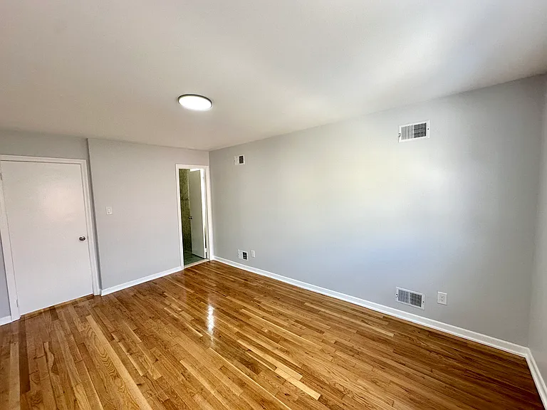 95 W 28th St #2 — Photo 9