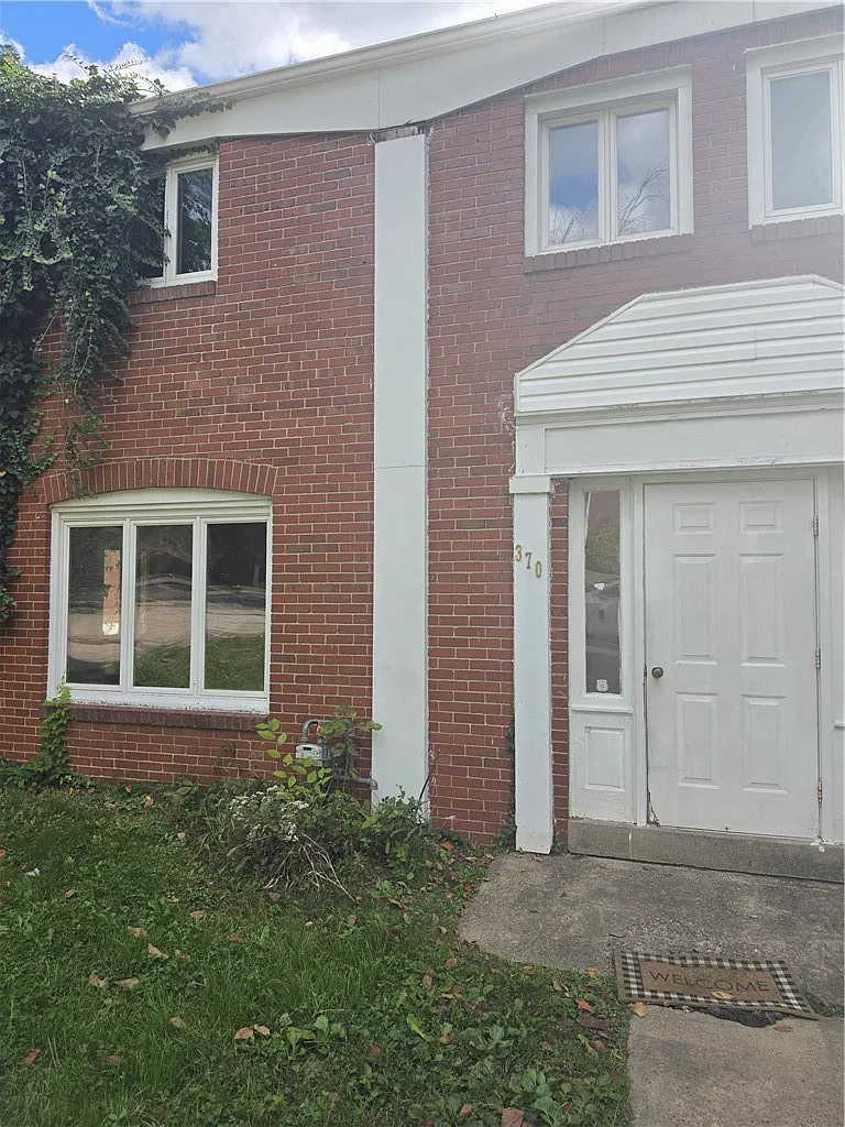 3 bed, 1000 sqft, $1,600 — Photo 1