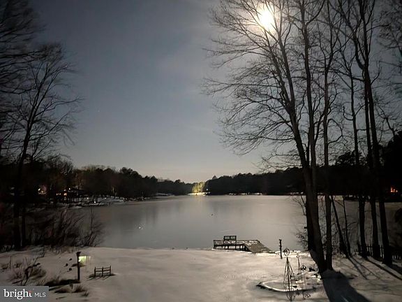 5th image of 520 Lake Caroline Dr