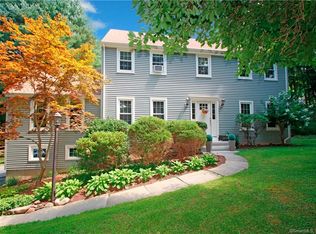 7 Boggs Hill Rd, Newtown, CT 06470