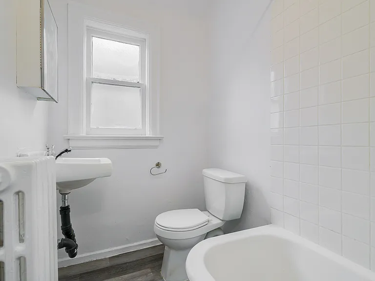 2099 Yonge St #3 — Photo 9