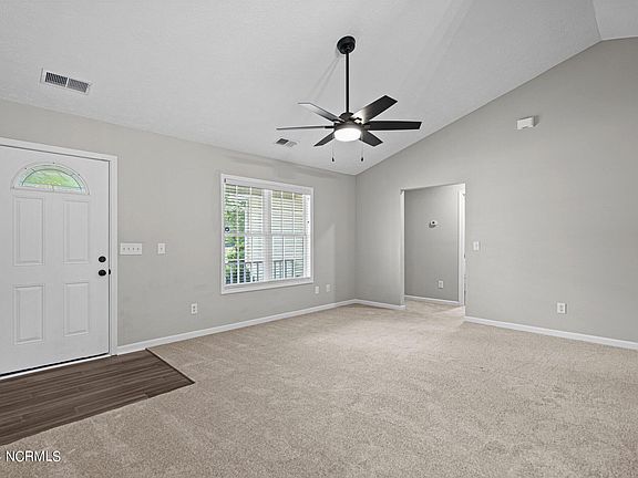 4th image of 9417 Lyn Marie Drive NE