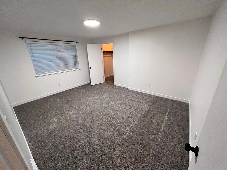 5826 Armour Loop SE — Photo 26