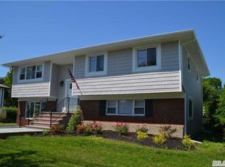 286 S Brookside Ave, Freeport, NY 11520