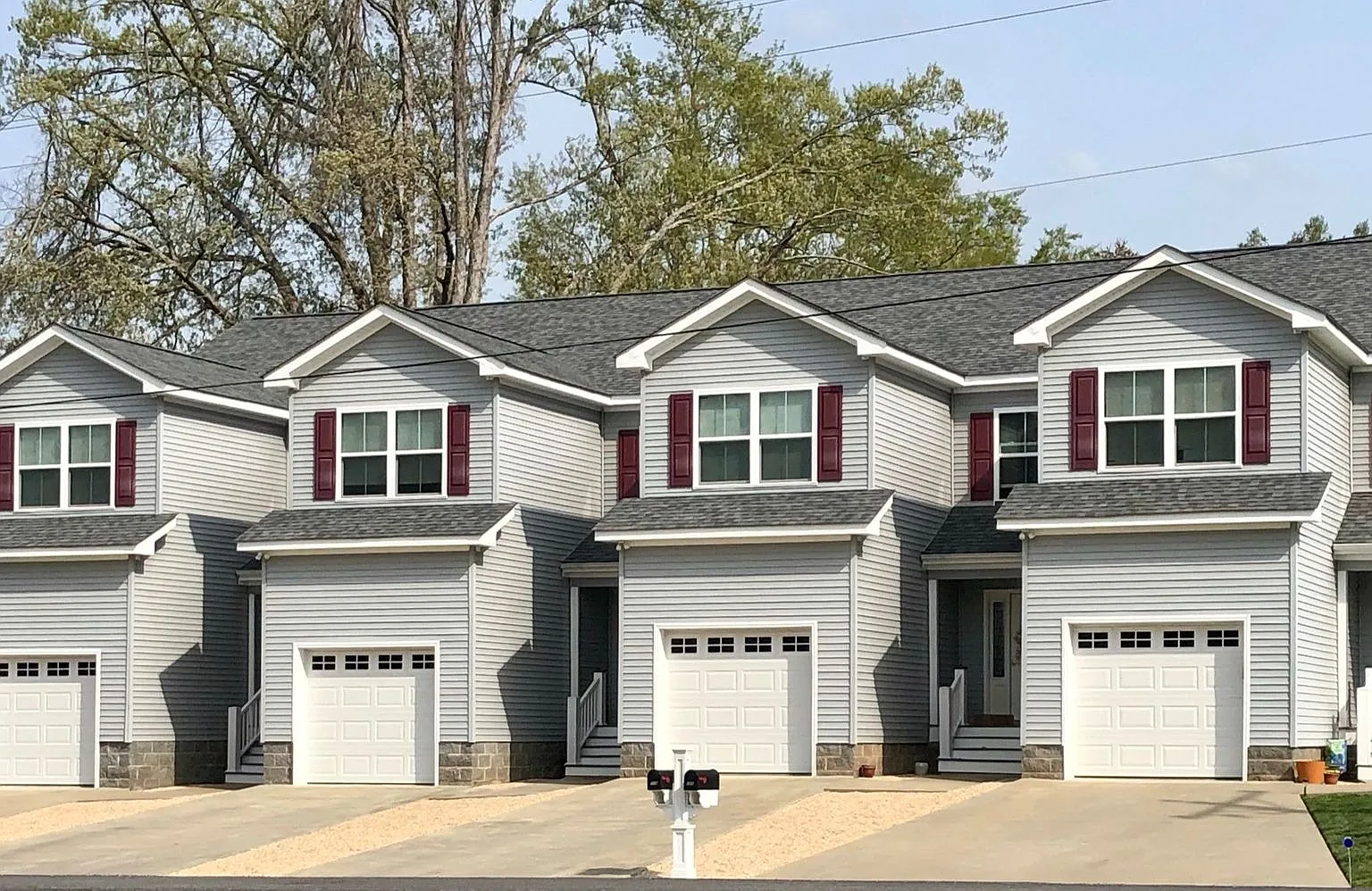 Maple Lane Duplex with 2 Primary Suites! — Photo 1