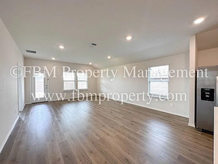 864 Keystone Ct — Photo 5