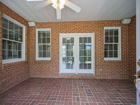 4th image of 131 Maple Dr