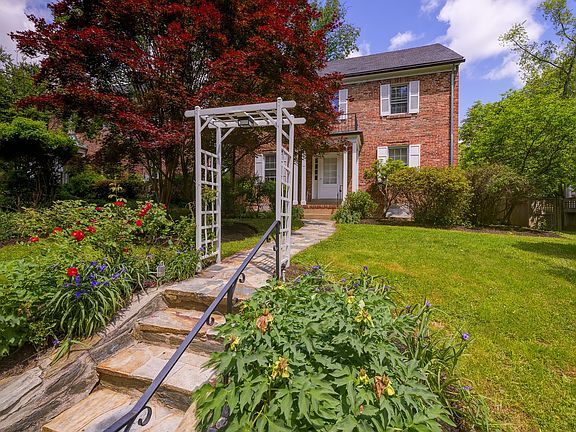 3rd image of 3677 Upton St NW
