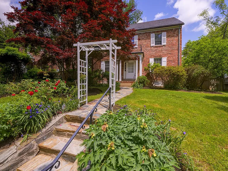 3677 Upton St NW — Photo 3
