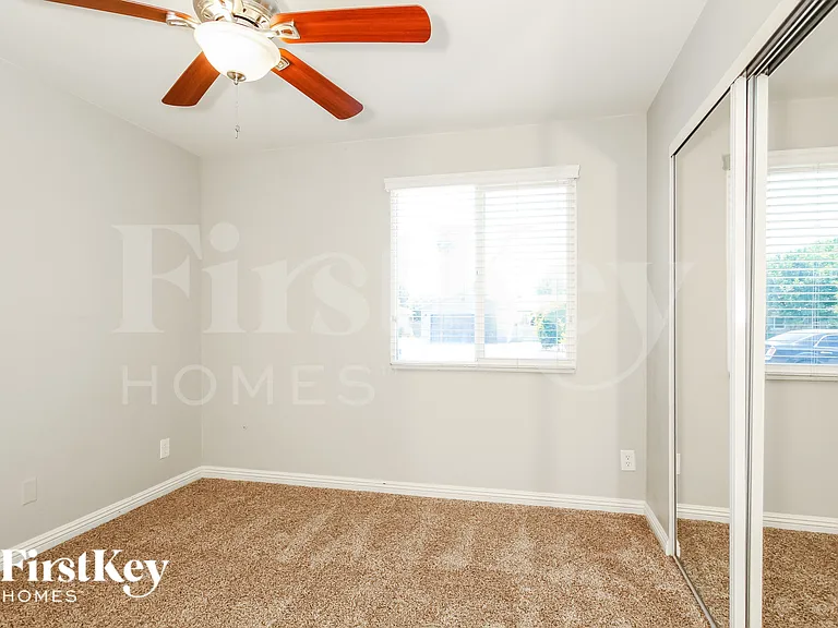 1812 W Morten Ave — Photo 12