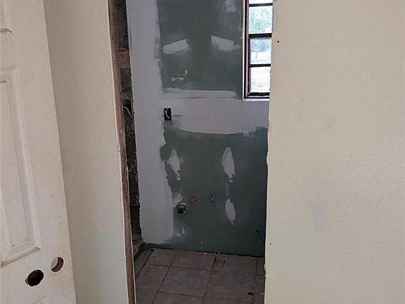 4th image of 28442 Holly Dr
