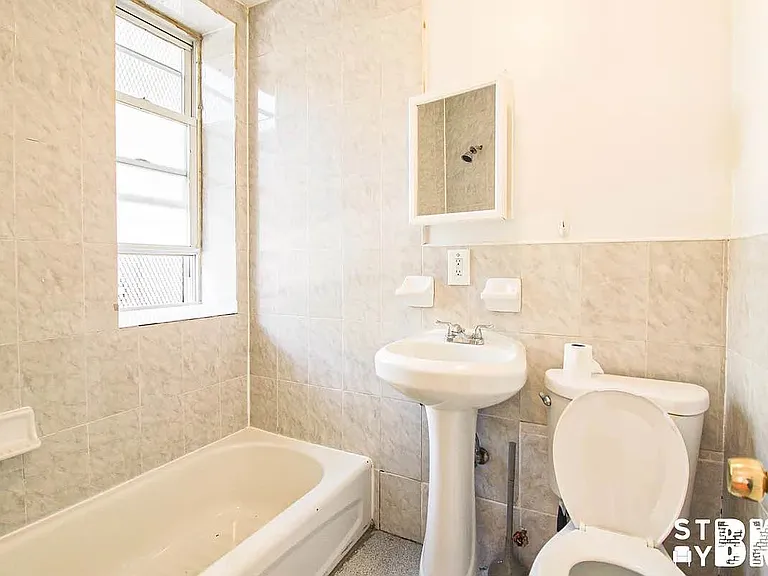 502 Franklin Ave #1 — Photo 8