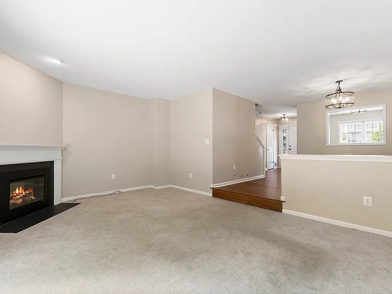 105 Knollwood Ct — Photo 12