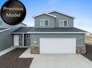 1513 47th Loop SE, Minot, ND 58701