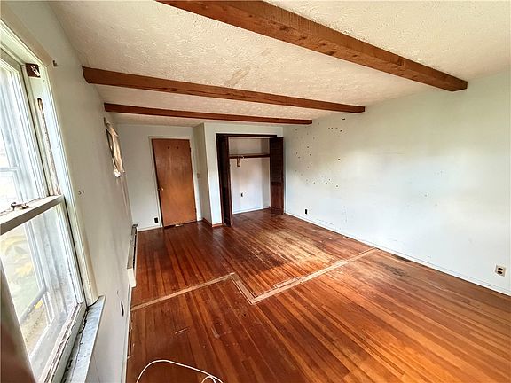 4th image of 132 Sparling Dr
