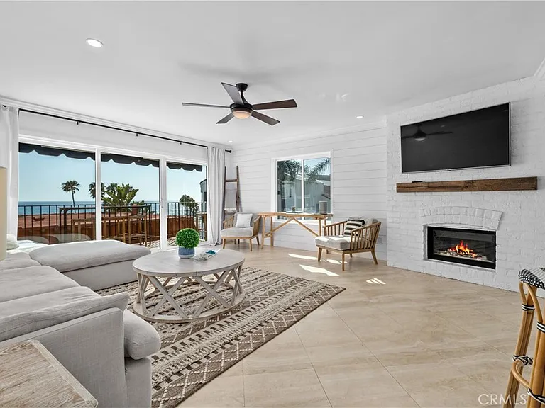 515 Monterey Ln #R-4 — Photo 1