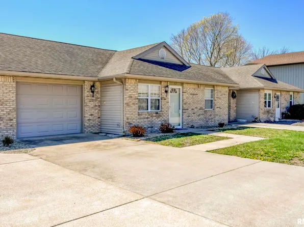 52 Heights Cir, Taylorville, IL 62568