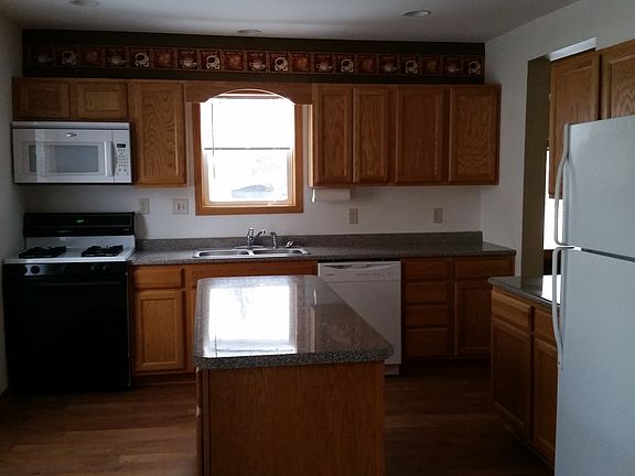 3rd image of 303 5th Ave NE